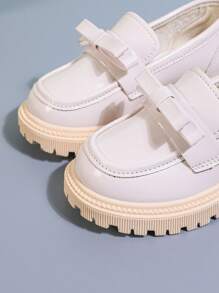 1 Pair Ivory Toddler/Girls' Simple Shiny Leather Princess Flats, Soft & Comfortable Thick Insole Round Toe Non-Slip Increased Height Fashion Loafers, Suitable For 3-15 Years Old Girls For Party, Dance, Daily Casual, Vacation, Spring/Autumn New
