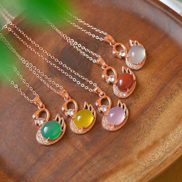1Pc Natural Crystal Agate Inset Colorful Gem Necklace, Bohemian Style, Swan Sweater Necklace, All Hand-Carved, Male And Female Couples Fashion Necklace, Meaning Peace, Freedom, Wealth Symbol, Family Happiness, Suitable For Family Gifts, Various Holiday Party Gifts, Crystal Gifts (Random Gifts: Lanyard, Gift Box)