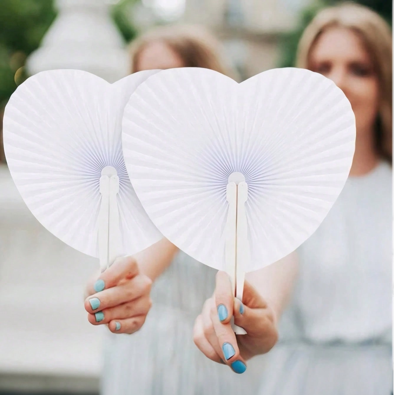 Abanicos plegables con forma de corazón y redondos, diseñados para bodas, compromisos, despedidas de soltera, San Valentín y otras ocasiones. Abanicos plegables con forma de corazón blanco, que se pue 