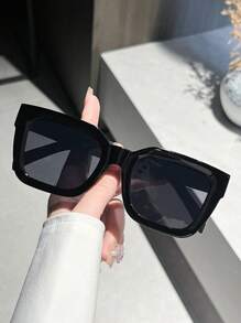 一副男女通用方形时尚优雅太阳镜，适合街头时尚、旅行、度假、运动、驾驶、海滩、节日、钓鱼、户外活动、高尔夫、街头风格、驾车、聚会、郊游、徒步旅行等场合。 - 彩色 - 查看 2