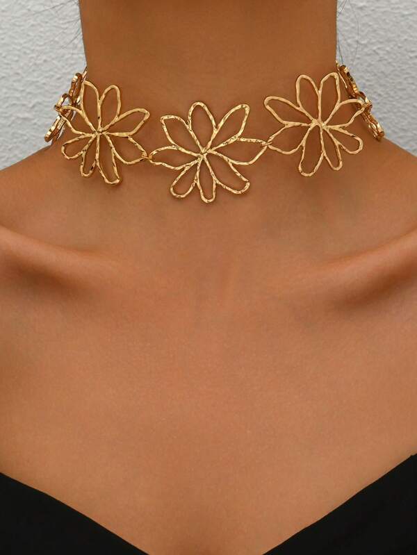 1pc Exaggerated Vintage Asymmetrical Hollow Flower Choker Necklace For Women, Suitable For Any Occasion