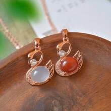 1Pc Natural Crystal Agate Inset Colorful Gem Necklace, Bohemian Style, Swan Sweater Necklace, All Hand-Carved, Male And Female Couples Fashion Necklace, Meaning Peace, Freedom, Wealth Symbol, Family Happiness, Suitable For Family Gifts, Various Holiday Party Gifts, Crystal Gifts (Random Gifts: Lanyard, Gift Box)