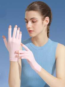 A Pair Of Gloves Women's Skin Friendly Breathable Cycling UV Resistant Ice Silk Gloves