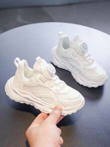 Zapatos deportivos blancos con botón giratorio para niños, zapatos de correr blancos lisos para adolescentes, nuevos zapatos de correr antideslizantes, transpirables de malla, resistentes al desgaste y ligeros para niñas, zapatos casuales cómodos para estudiantes para actividades interiores/exteriores, apropiados para días escolares y uso diario