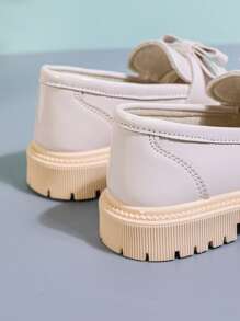 1 Pair Ivory Toddler/Girls' Simple Shiny Leather Princess Flats, Soft & Comfortable Thick Insole Round Toe Non-Slip Increased Height Fashion Loafers, Suitable For 3-15 Years Old Girls For Party, Dance, Daily Casual, Vacation, Spring/Autumn New