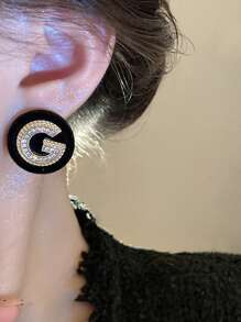 1pc Mini G Initial Earrings For Women, 2024 New Popular Luxury Retro Hong Kong Style Earrings, High-End Niche Ear Jewelry
