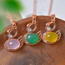 1Pc Natural Crystal Agate Inset Colorful Gem Necklace, Bohemian Style, Swan Sweater Necklace, All Hand-Carved, Male And Female Couples Fashion Necklace, Meaning Peace, Freedom, Wealth Symbol, Family Happiness, Suitable For Family Gifts, Various Holiday Party Gifts, Crystal Gifts (Random Gifts: Lanyard, Gift Box)
