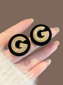 1pc Mini G Initial Earrings For Women, 2024 New Popular Luxury Retro Hong Kong Style Earrings, High-End Niche Ear Jewelry