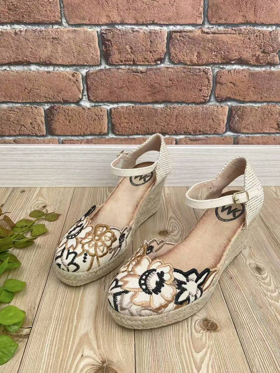Sandali espadrillas con dettagli tropicali da donna, modelli freschi e moderni per la stagione, con comoda zeppa