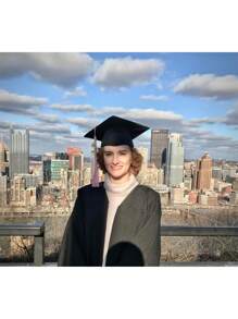 1件毕业纯色流苏，配金色日期吊饰。每个流苏都配有一个年份吊饰，让您自豪地展示您取得成就的具体年份。纯色流苏是完美的配饰，可为您的造型锦上添花，也是您成功的永恒纪念。多种颜色可选。(2025) - 彩色 - 查看 12