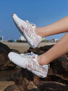 对比条纹沙滩水鞋男女通用，轻便快干防滑软底瑜伽鞋适合青少年、休闲夏季、户外、运动、度假、旅行、毕业礼物、生日礼服配饰 - 白色 - 查看 2