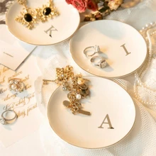 Bandeja de joyería de cerámica con patrón de letra personalizado, plato de almacenamiento de joyería asimétrico redondo para exhibir anillos, collares y aretes, regalo de boda, Día de San Valentín, Día de la Madre - Multicolor - Ver 2