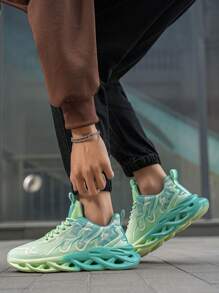 1 paire de chaussures de course décontractées et respirantes, style sport, en tricot à rayures de flamme, avec design à lacets à l'avant, pour homme