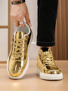 Zapatillas de moda con cordones planos dorados brillantes para hombre de talla grande, con puntera redonda adecuadas para fiestas, zapatos caminantes de PU llamativos con cordones, para primavera/verano/otoño