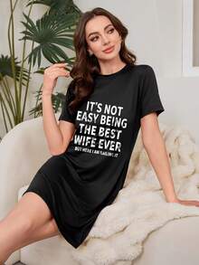 فستان بنطلون قصير بياقة دائرية وأكمام قصيرة للنساء، مع شعارات وطباعة أحرف بسيطة ، بنطلون قصير بياقة دائرية وأكمام قصيرة ، ثوب نوم مريح مناسب للمنزل ، الخروج ، الرياضة ، إلخ. - الأسود - مشاهدة 2