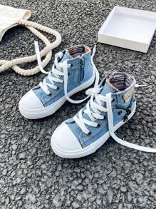 أزرق فاتح اللون