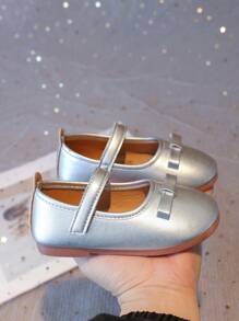 1 双新款春秋时尚简约蝴蝶结女婴鞋，幼儿钩环软底防滑舒适儿童平底鞋