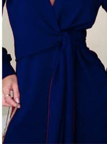 Elegant Short Dress With Long Sleeves, V-Neck, Tie Detail At The Waist - 水鴨藍 - 查看 2