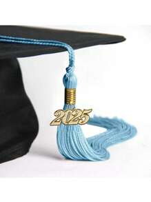 1件毕业纯色流苏，配金色日期吊饰。每个流苏都配有一个年份吊饰，让您自豪地展示您取得成就的具体年份。纯色流苏是完美的配饰，可为您的造型锦上添花，也是您成功的永恒纪念。多种颜色可选。(2025) - 彩色 - 查看 21