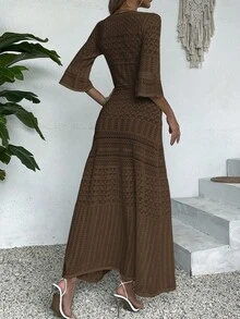 优雅女士时尚休闲V领长袖针织连衣裙，纯白色夏季海滩度假风，简约复古硬币设计，修身镂空剪裁，随机印花图案，适合返校季、秋冬季女装，圣诞节、感恩节和新年长款派对礼服 - 棕色 - 查看 2