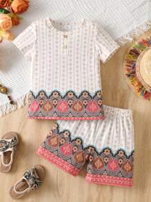 Set de 2 piezas con camiseta de manga corta con estampado vintage y pantalones cortos para niño pequeño