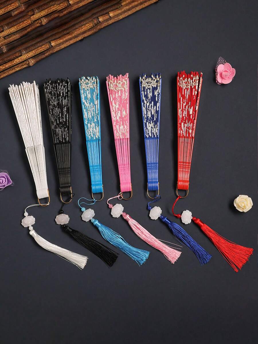 1 件白色樱花图案蕾丝折扇，配优雅大方的镀金框架，适合日常使用，扇长 22.5 厘米，金属花朵图案扇子生日最佳礼物，中性配饰，家居装饰配件和配饰（注意：本产品有一些小瑕疵，但不影响其整体外观或可用性。） - 彩色 - 查看 1