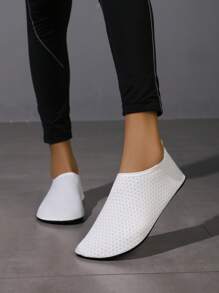 女士透气水鞋，轻便时尚，适合健身、瑜伽、休闲装、海滩、涉水、河流徒步旅行 - 白色 - 查看 4