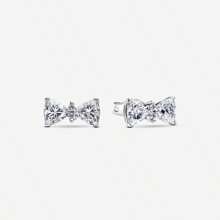 Joyería de 100% plata de ley 925 apta para aretes del estilo original 1:1. Aptos para que las mujeres construyan unos pendientes de halo brillante con corazón rojo, adecuados para las personas que te gustan durante el Día de San Valentín y la Navidad.