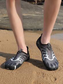 Contrast Color Striped Beach Wading Shoes, Lightweight Aqua Shoes Quick Drying Breathable Non-Slip Soft Sole, Suitable For Teens Summer Casual, Outdoor Athletics, Vacation Travel, Graduation Gifts, Birthday Accessories