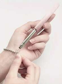 1 Piece Of Stainless Steel Bracelet Wearing Aid, Odorless, Battery Free - Simple Jewelry And Necklace Hook Wearing Tool, Fashionable Metal Accessories, Simple Beauty And Personal Care Styling Tool(Long/Short Scalable)