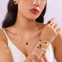 Set de 6 piezas de joyería para mujer con trébol de cuatro hojas de la suerte: Collar + Aretes + Anillo + Pulsera + Brazalete, diseño minimalista y elegante de aleación, para cumpleaños, Navidad, celebraciones y accesorios de moda