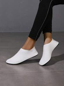 女士透气水鞋，轻便时尚，适合健身、瑜伽、休闲装、海滩、涉水、河流徒步旅行 - 白色 - 查看 3