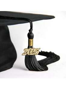 1件毕业纯色流苏，配金色日期吊饰。每个流苏都配有一个年份吊饰，让您自豪地展示您取得成就的具体年份。纯色流苏是完美的配饰，可为您的造型锦上添花，也是您成功的永恒纪念。多种颜色可选。(2025) - 彩色 - 查看 9