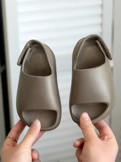 Fashionable And Minimalist Children's Sandals With EVA Soft Sole Suitable For Boys And Girls Beach Shoes And River Tracing Shoes