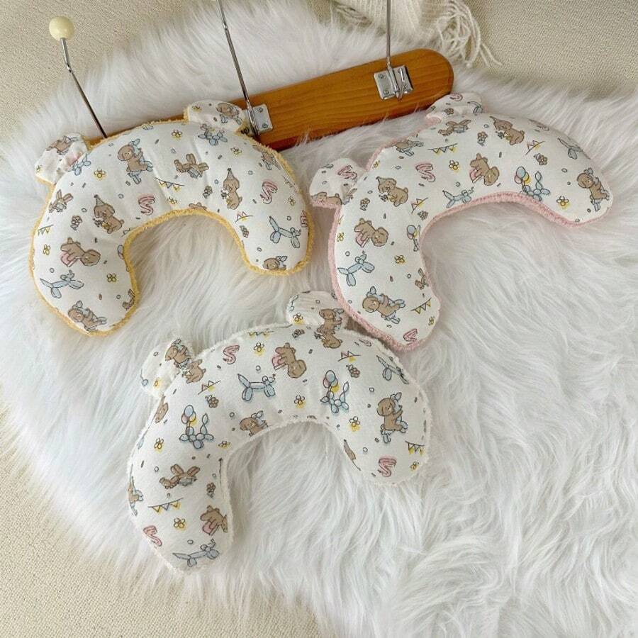 聚酯材料宠物毛绒枕头，适合睡觉，比小狗和熊更柔软、更舒适。宠物枕头