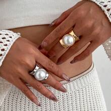 CIREY Exaggerated Embellished Large Pearl Wide Ring, Geometric Smooth Band Rings For Women, Suitable As Gifts