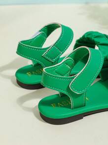 1 Pair Plus Size Green Baby/Toddler Girls Flat Sandals With PU Pleated Straps, Rhinestone Decor, Adjustable Strap Design, Round Toe For 3-16 Years Old Girls, Casual, Vacation, Daily Wear, Spring/Summer 2025