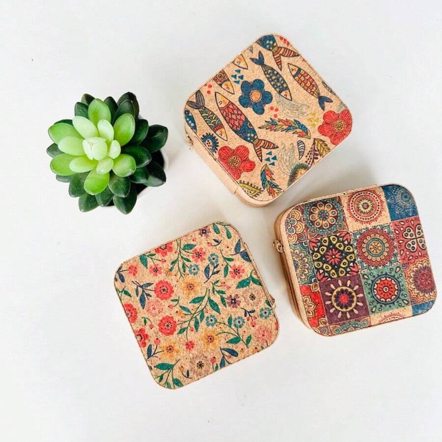 1 szt. Przenośne miękkie pudełko do przechowywania biżuterii z korka - organizer na kolczyki, pierścionki, naszyjniki, modna gablotka na biżuterię, wielofunkcyjny organizer do przechowywania biżuterii