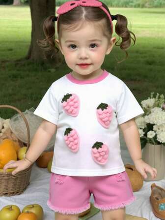 女童可爱 3D 草莓上衣 + 时尚纯色流苏短裤套装，休闲