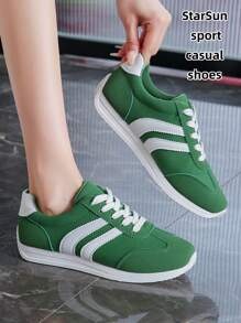 Zapatillas de lluvia multifuncionales para mujer, impermeables y antideslizantes, fáciles de limpiar, con punta redonda y Top baja, zapatos casuales planos, cómodos y versátiles, de color blanco pequeño, de bloques de color, calzado deportivo de ocio, zapatos retro tipo Gump, rojo/verde/amarillo, talla 35-43 tallas grandes - Verde - Ver 6