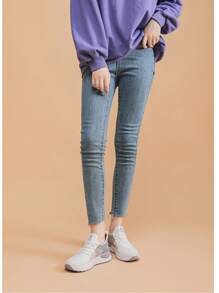 针织撞色透气白主色清新百搭灰条纹装饰透气运动鞋，时尚简约休闲跑步鞋