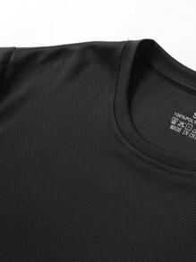 Conjunto de ropa deportiva de moda minimalista, camiseta deportiva y pantalones cortos transpirables, con detalles de mangas que agregan un toque atlético, apropiado para deportes diarios como correr, ir al gimnasio, senderismo, trekking - Negro - Ver 3