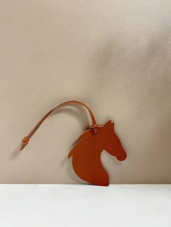 1PC Solid Color PU Fashionable, Simple, Versatile, Handsome And Interesting Animal With Horse Head Shape Keychain, Car Pendant Backpack, Shoulder Bag, Diagonal Shoulder Bag, Handbag, Tote Bag, Armpit Bag, Other Storage Bag, Pendant, Pants Waist Pendant, Can Be Used For Luggage, Anti Loss Tag, Hanging Sign, Suitable For Couples, Students, Men, Women, Work, Commuting, Daily Dating, Holidays, Travel And Business Trips, Suitable For Giving Girlfriends, Boys, Girlfriends, Mothers, Small Gifts, Birthday Gifts
