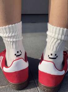 1/2/3/6双简约白面袜，男士夏季运动袜，女士黑色居家地板袜，多色百搭青年运动袜，让你的双脚展现青春活力，非常适合夏季穿着，透气的设计让这款袜子更适合跑步、跳绳、打球等运动穿着，秋季