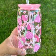1 stuk modieuze 16oz roze plastic beker met strik, deksel en rietje, perfect voor ijskoffie en smoothies. Ideaal cadeau voor vrouwen en zussen. Geschikt voor kantoor, thuiskantoor, de start van het schooljaar en een waterbeker voor studenten.
