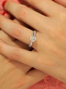 1 pièce Anneau de mariage en argent sterling 925 avec design de bague à 6 griffes, 1 ct de moissanite de couleur D. Convient pour les fiançailles, les épouses, les petites amies, les cadeaux d'anniversaire, les cadeaux d'anniversaire de mariage. Bijoux de mariée haut de gamme