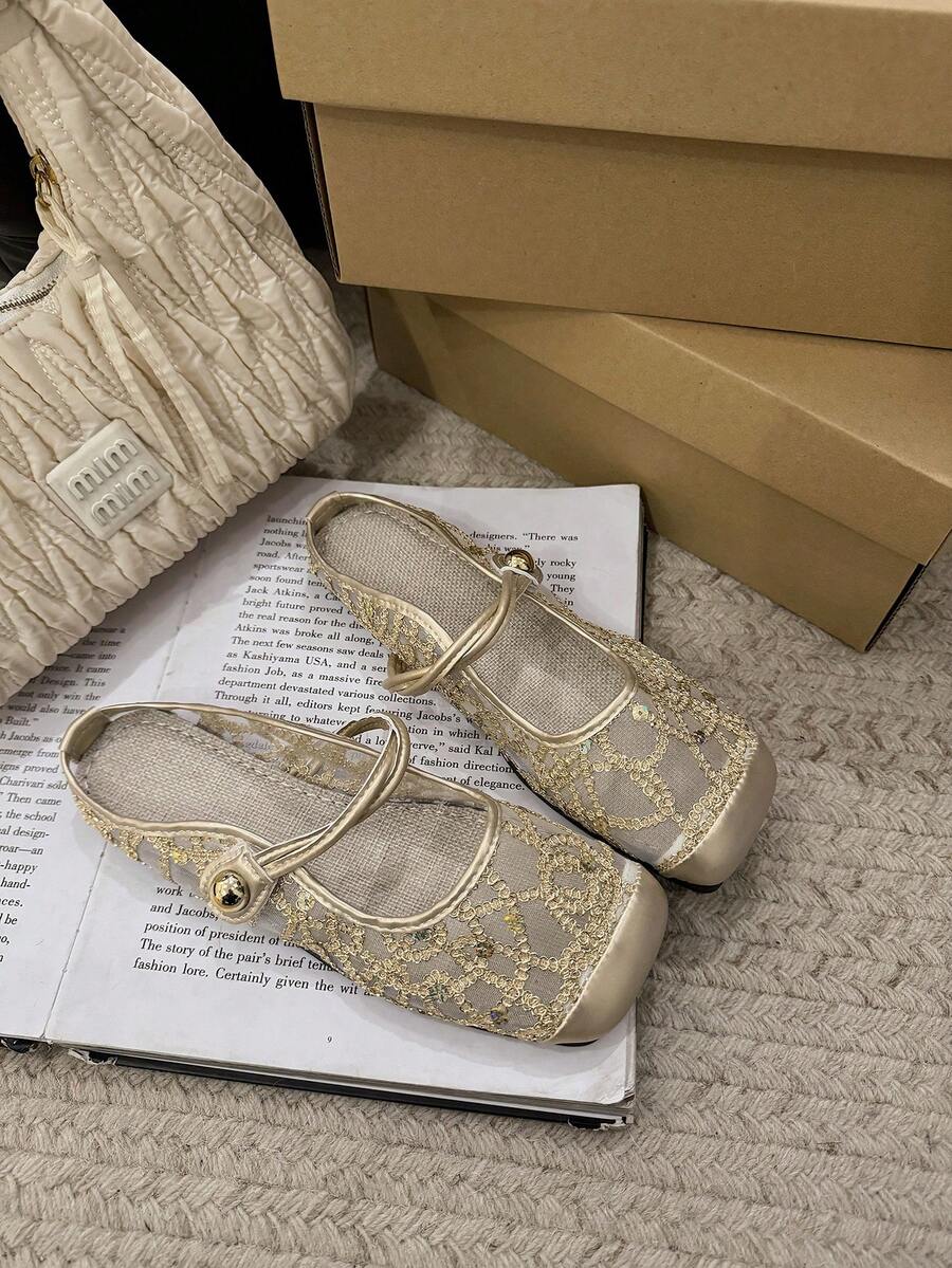 حذاء موللر للنساء موديل 2025 نمط جديد حذاء شبشب مسطح بإصبع مغلق، جميل بطراز فرنسي للاستخدام الخارجي، كعب منخفض أنيق، حذاء شبشب بتصميم متدلي - الذهبي - مشاهدة 1