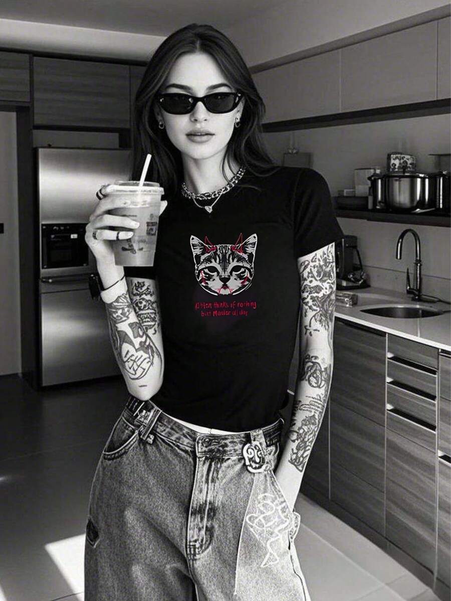 Urban Graffiti Letter Baggy T-Shirt - Cotton Unisex Loose Fit Couples Street Fashion Cartoon Anime Graphic Letter Print Hip