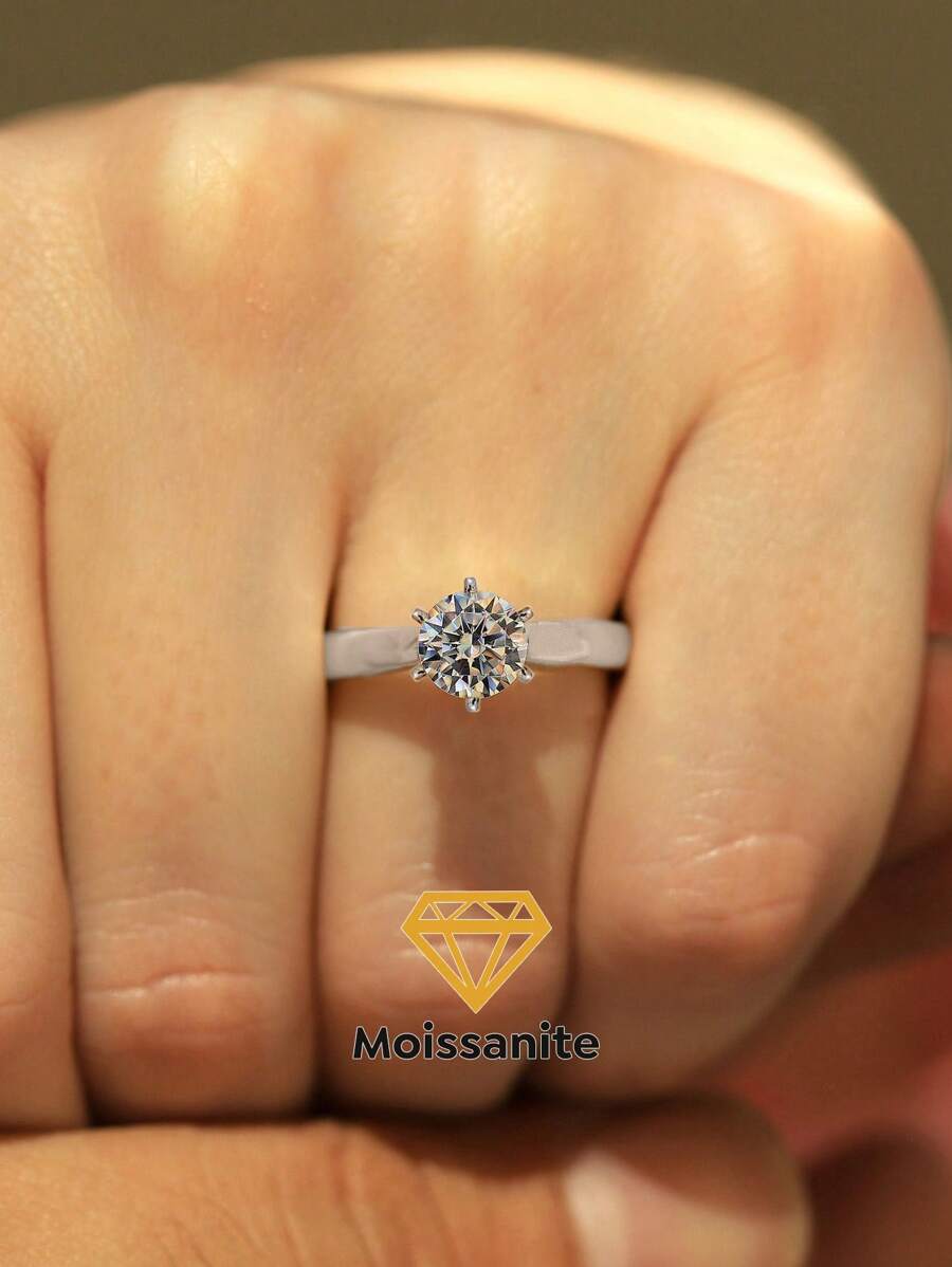 1 pièce Anneau de mariage en argent sterling 925 avec design de bague à 6 griffes, 1 ct de moissanite de couleur D. Convient pour les fiançailles, les épouses, les petites amies, les cadeaux d'anniversaire, les cadeaux d'anniversaire de mariage. Bijoux de mariée haut de gamme