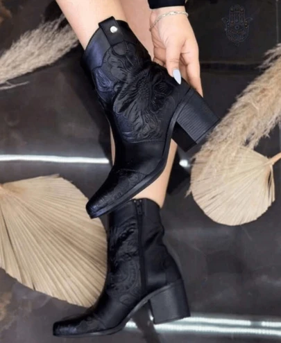 1 par de botas vaqueras con plataforma para mujer diseño decorativo para dama Floral variedad de diseños,Herrajes Calidad Premium detalles artesanales, estilo vaquero vintage, cómodos y a la moda 23-26mx Camel y Negras para exteriores, Suela Antidelizante